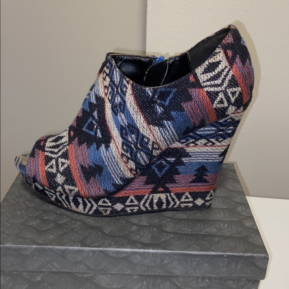 Tribal print peep toe wedges